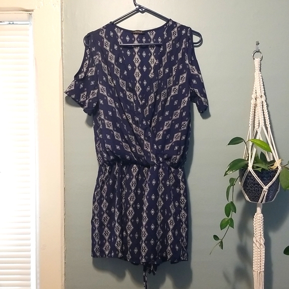 white birch Pants - White Birch Jumpsuit - Shorts and Short sleeved - Size M - EUC